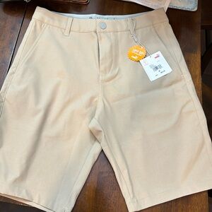 Men’s golf shorts